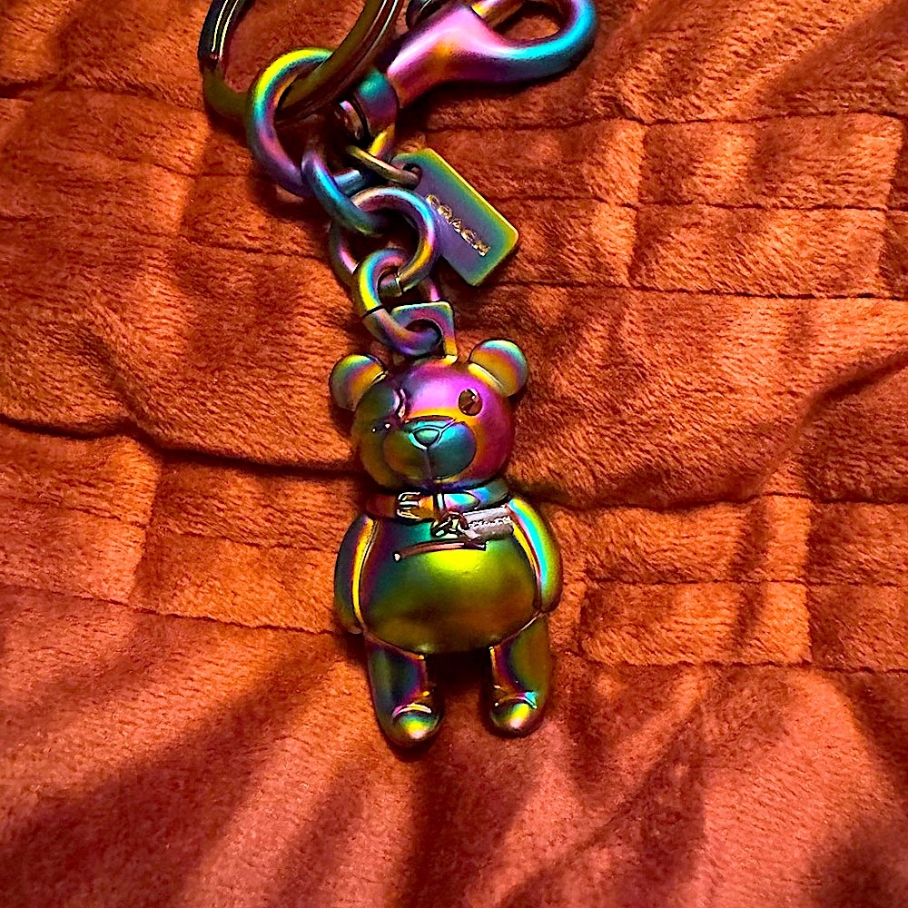 Coach 3D Multicolor oil slick, iridescent Metallic bear. Rare. Keychain FOB.